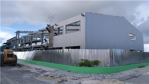 Stahlkonstruktionsgymnasium auf den Malediven